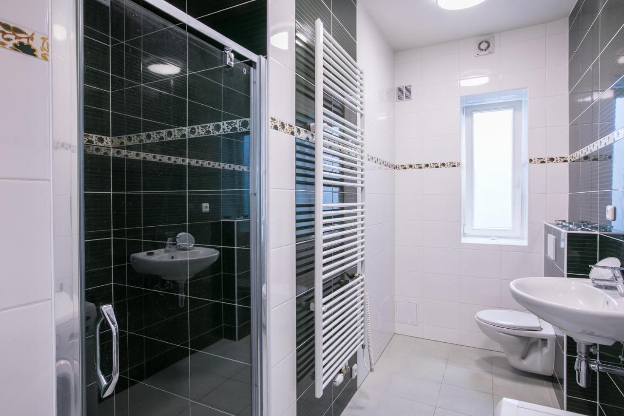 Cozy Apartment In Quiet Courtyard Near Charles Bridge Prague Luaran gambar