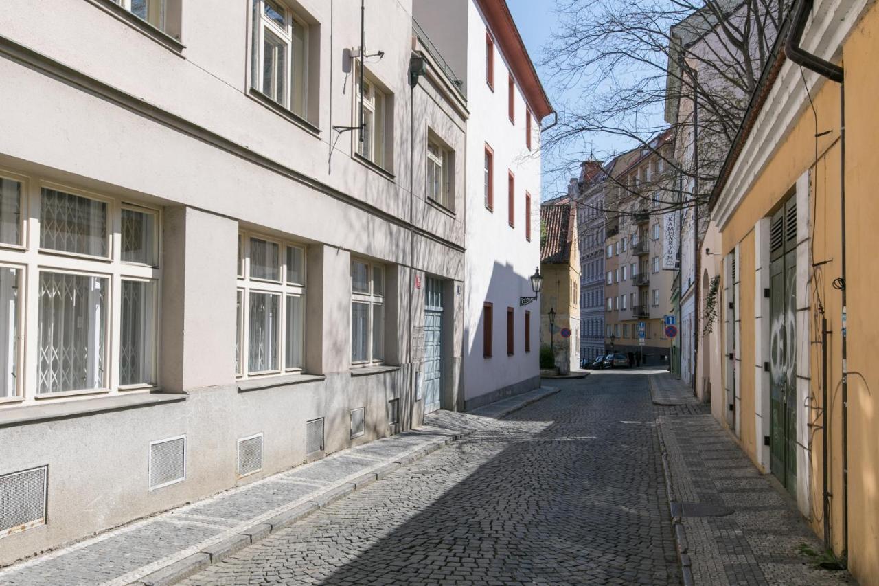 Cozy Apartment In Quiet Courtyard Near Charles Bridge Prague Luaran gambar